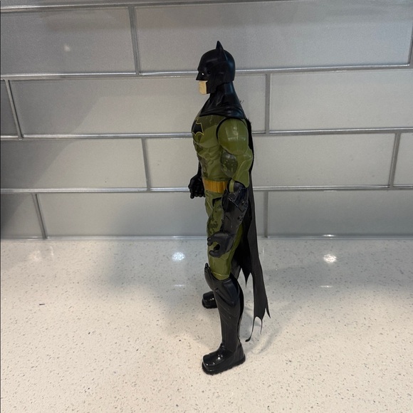 Batman Action Figure - Picture 7 of 8